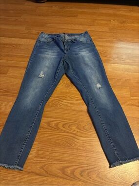 YmI  Wanna   Betta Butt Women’s Slim Distressed Blue Jeans size 14